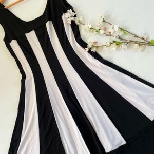 Ladies French connection black and white striped dress size 6 petite,fit n flare